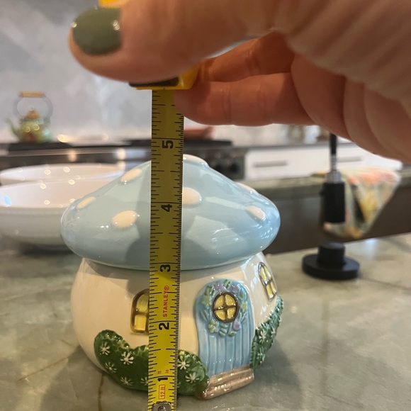 10 Strawberry Street Whimsical Ceramic Mushroom House Cookie Jar NWT - Picture 6 of 6
